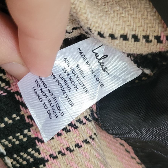 Lulu's NWT Layer Up Beige and Pink Plaid Cropped Shacket Women's Medium - Picture 5 of 5